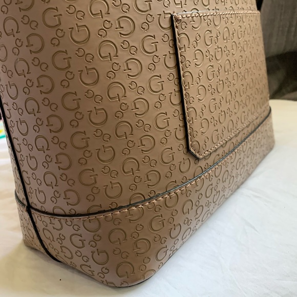 Guess - Picture 9 of 9